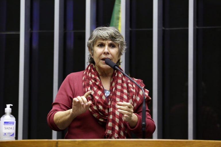 Erika Kokay: medida melhora forma de prestar assistência à saúde dessas pessoas - (Foto: Najara Araujo/Câmara dos Deputados)