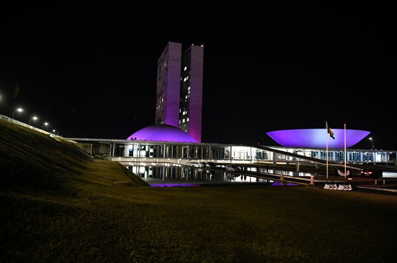 Senado já esteve iluminado de roxo em agosto