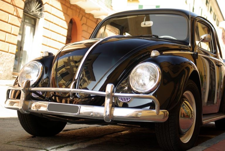 Substitutivo do relator permite apenas a importação de carros de coleção - (Foto: Depositphotos)