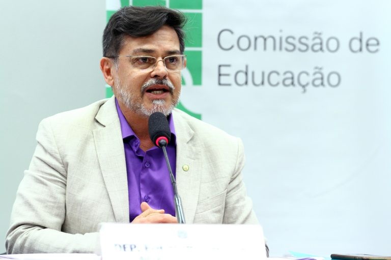 Barbosa recomendou a aprovação da proposta - (Foto: Vinicius Loures/Câmara dos Deputados)