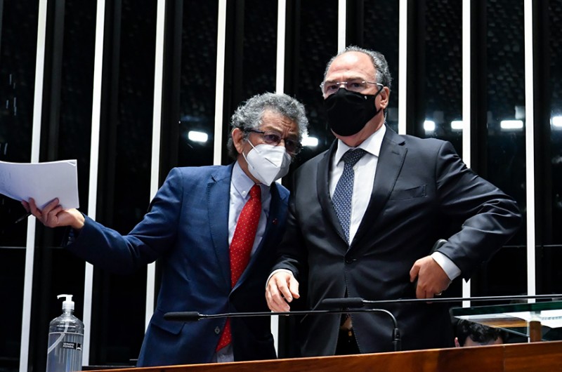 Adiamento foi pedido pelo líder do governo, senador Fernando Bezerra Coelho (MDB-PE), sob protestos do autor da matéria, senador Paulo Rocha (PT-PA)