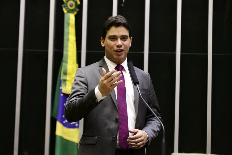 Júnior Mano: isenção deve ser aplicada em qualquer caso para esse público - (Foto: Acervo Câmara dos Deputados)