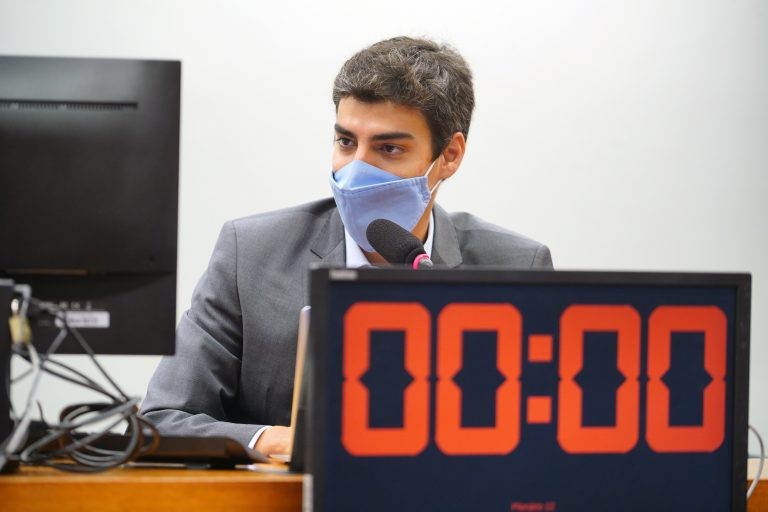 Tiago Mitraud argumentou que as universidades estão sem recursos - (Foto: Pablo Valadares/Câmara dos Deputados)