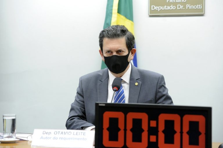 Otavio Leite: poder público deve facilitar o acesso a tecnologias assistivas - (Foto: Gustavo Sales/Câmara dos Deputados)
