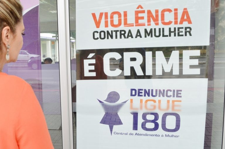 Mais de 105 mil denúncia de violência contra a mulher foram feitas em 2020 - (Foto: Sejuf/PR)