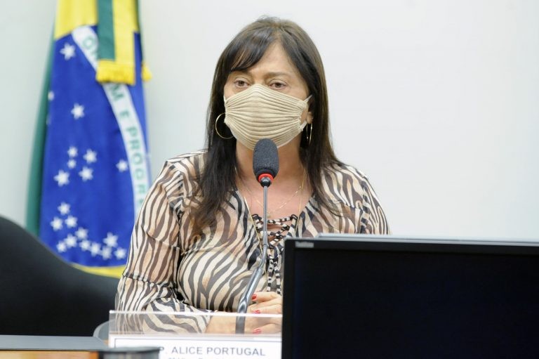 Alice Portugal: diálogo sobre política cultural deve ser permanente - (Foto: Gustavo Sales/Câmara dos Deputados)
