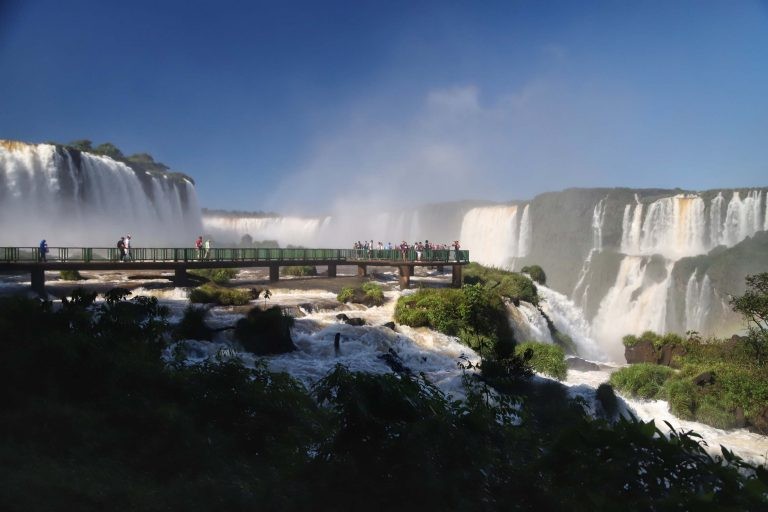 Cataratas do Iguaçu destacam-se entre os destinos turísticos no Brasil - (Foto: José Fernando Ogura/AEN)