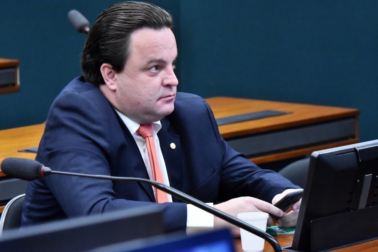 Rodrigo Coelho defendeu que vagas sejam para assistentes e assistidos - (Foto: Reila Maria/Câmara dos Deputados)