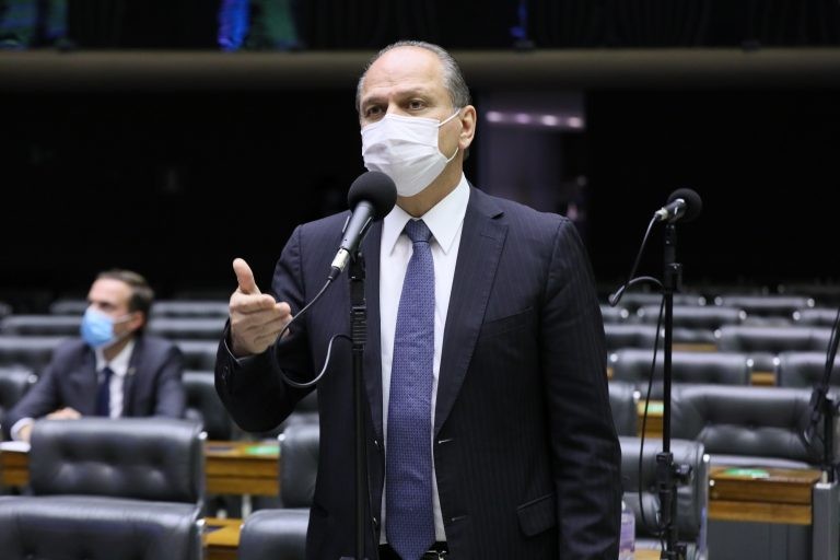 Para Barros, o projeto dá segurança jurídica ao FNDE - (Foto: Michel Jesus/Câmara dos Deputados)