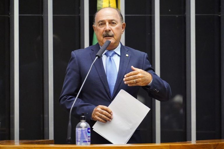 Calil: prévia identificação do comprador pode inibir ato de violência - (Foto: Pablo Valadares/Câmara dos Deputados)