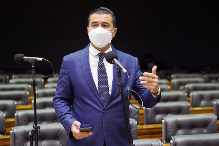 Colegiado aprovou substitutivo apresentado por Luis Miranda - (Foto: Will Shutter/Câmara dos Deputados)