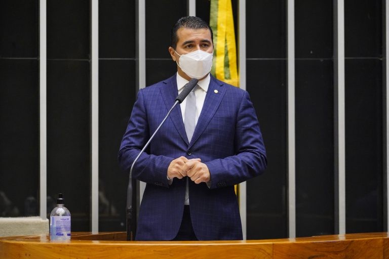 Luis Miranda recomendou a aprovação, com alterações - (Foto: Pablo Valadares/Câmara dos Deputados)