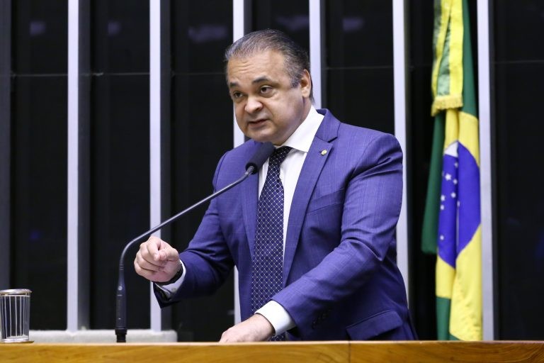 Roberto de Lucena: auxílio emergencial e Bolsa Família são insuficientes - (Foto: Cleia Viana/Câmara dos Deputados)