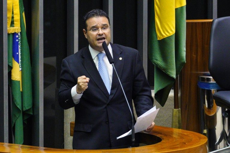 Trad: proposta deve permitir ao cidadão defesa qualificada dos recursos das infrações - (Foto: Pablo Valadares/Câmara dos Deputados)