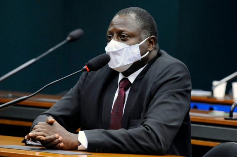 Hélio Lopes apresentou parecer favorável à proposta - (Foto: Gustavo Sales/Câmara dos Deputados)