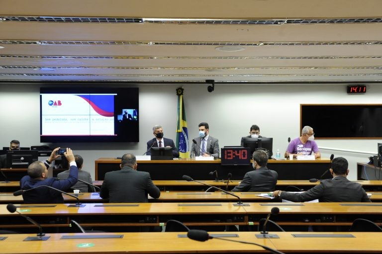 Representantes da OAB e CNTE, presentes na comissão, criticaram a PEC dos precatórios - (Foto: Gustavo Sales/Câmara dos Deputados)