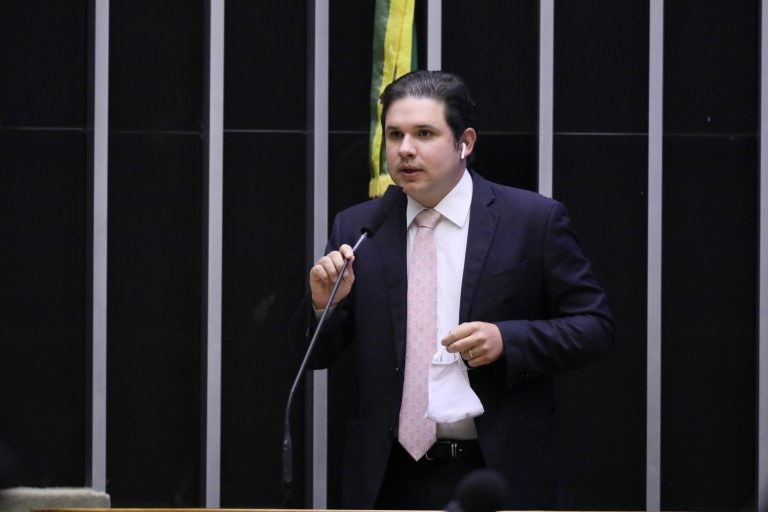 Motta modificou o texto do governo para criar um teto para despesas com precatórios - (Foto: Najara Araujo/Câmara dos Deputados)