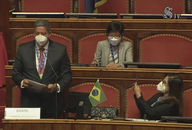 Lira: Parlamento brasileiro atua sob o signo da sustentabilidade - (Foto: Reprodução TV Senado/Itália)