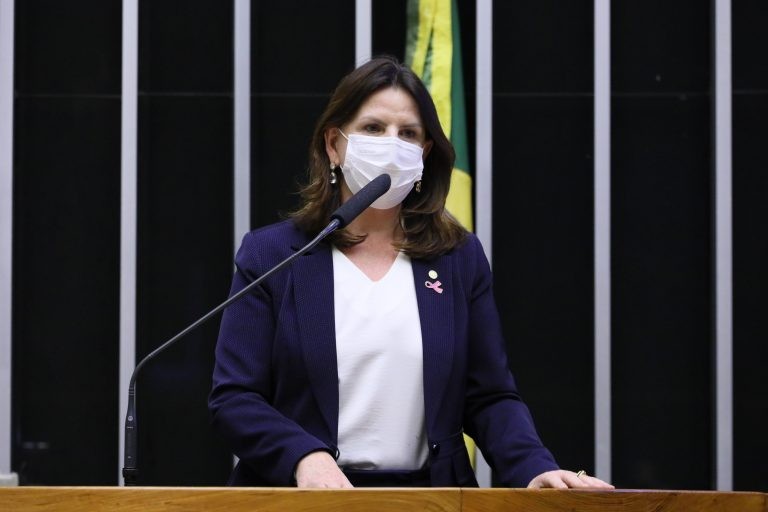 Carmen Zanotto destaca que diagnóstico precoce representa economia para o sistema de saúde - (Foto: Cleia Viana/Câmara dos Deputados)