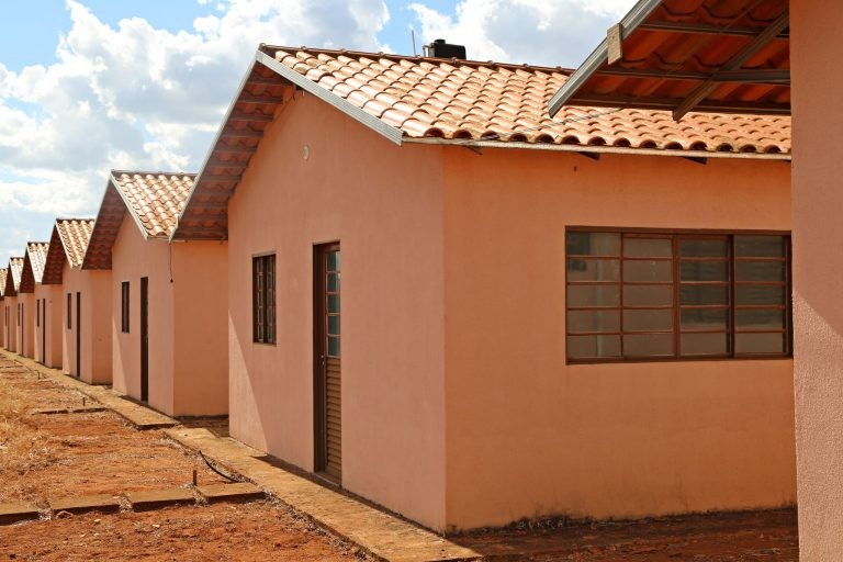 Deputados questionam mudanças em novo programa habitacional do governo - (Foto: Neto Talmeli/Prefeitura de Uberaba-MG)