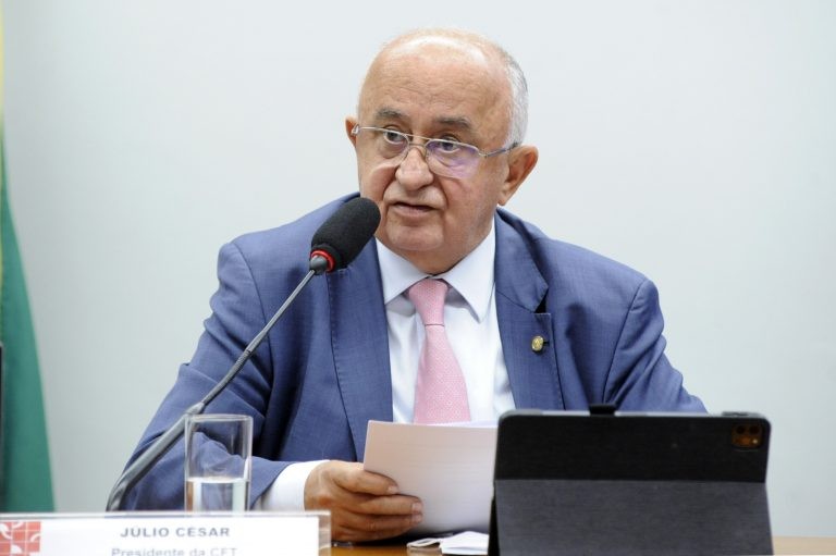 Júlio Cesar: modelo de compensação atual é mais adequado - (Foto: Gustavo Sales/Câmara dos Deputados)
