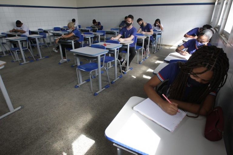 Ensino fundamental e médio precisarão cumprir carga de 800 horas - (Foto: Elói Corrêa/GOVBA)