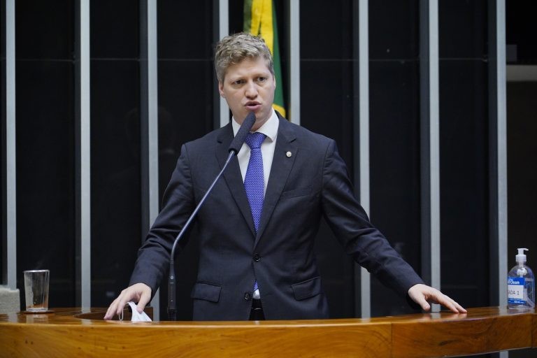 Para Marcel van Hattem, medida poderia acarretar desabastecimento - (Foto: Pablo Valadares/Câmara dos Deputados)