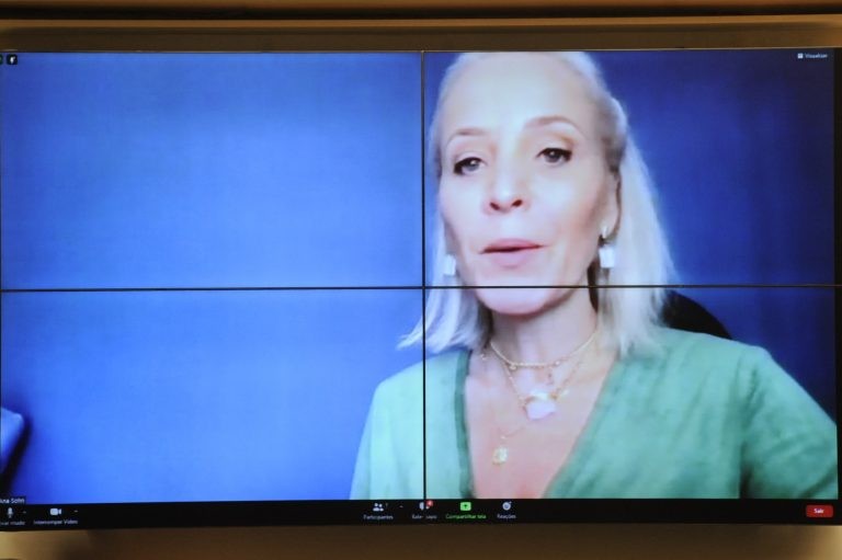 Ana Paula Sohn: busca pelo conhecimento melhora autoestima e aproxima gerações - (Foto: Gustavo Sales/Câmara dos Deputados)