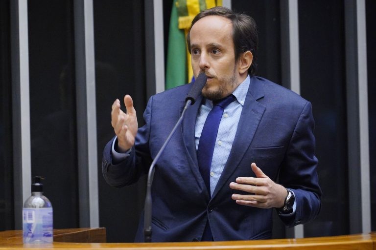 Ganime reclama da obrigatoriedade de duplo registro: na Marinha e no cartório - (Foto: Pablo Valadares/Câmara dos Deputados)