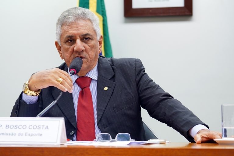 Bosco Costa: proposta aumentaria muito a demanda dos Detrans - (Foto: Pablo Valadares/Câmara dos Deputados)