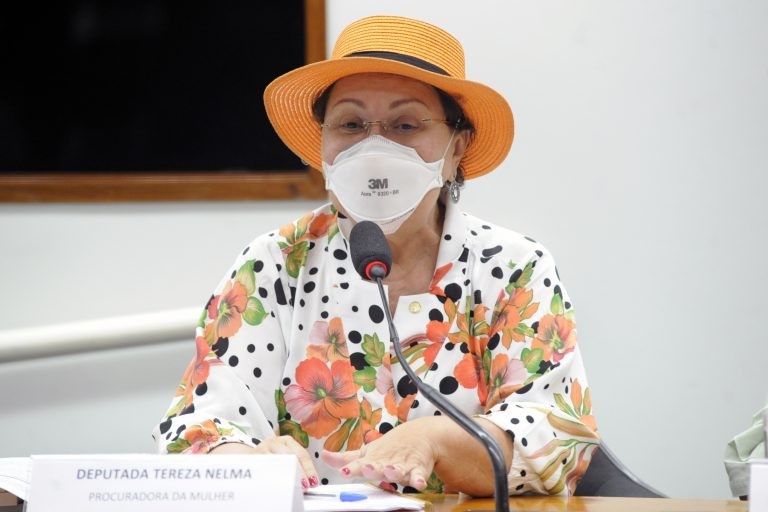Tereza Nelma: adesão da juventude pode fortalecer participação política - (Foto: Gustavo Sales/Câmara dos Deputados)