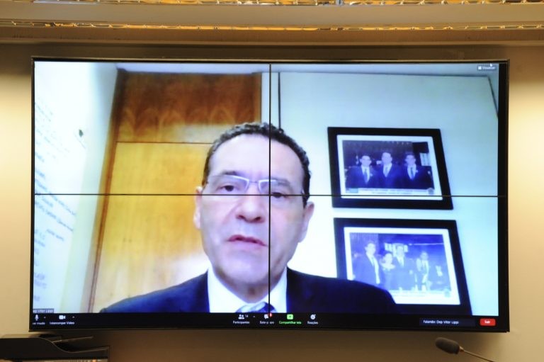 Lippi: problema é operadoras não informarem os termos da prestação de serviço, o que não foi abordado no projeto - (Foto: Gustavo Sales/Câmara dos Deputados)