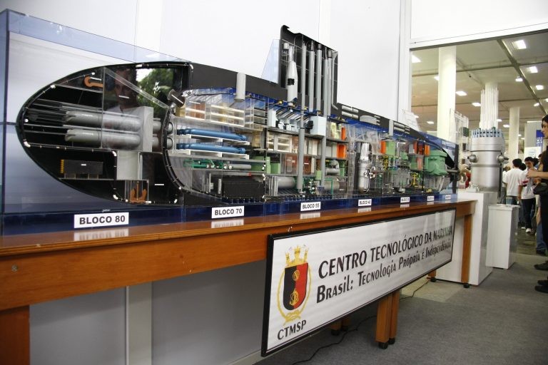 Maquete de submarino nuclear da Marinha - (Foto: Fernando Cavalcanti/Campus Party Brasil)