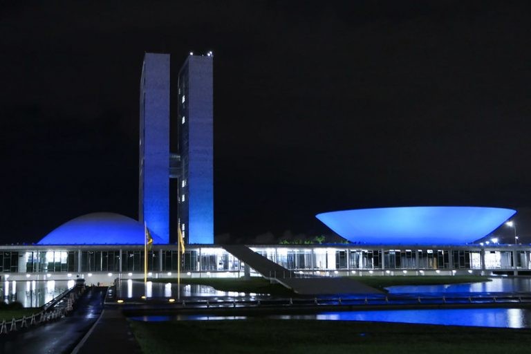 Congresso já recebeu iluminação azul em outra ocasião - (Foto: Roque de Sá/Agência Senado)