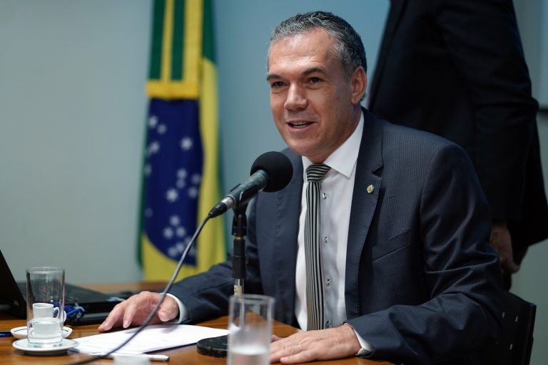 Para Zé Silva, copos e embalagens de plástico causam sério problema ambiental - (Foto: Pablo Valadares/Câmara dos Deputados)