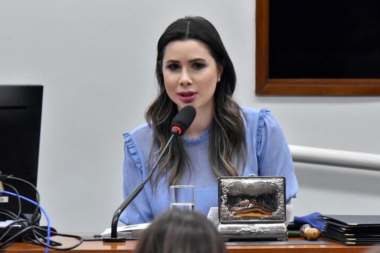 Caroline de Toni: além do crime que foi cometido contra ela, a pessoa acaba vitimizada pelo sistema - (Foto: Reila Maria/Câmara dos Deputados)
