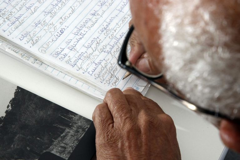 Cerca de 11 milhões de brasileiros com mais de 15 anos não sabem ler - (Foto: Hedeson Alves/Governo do Paraná)