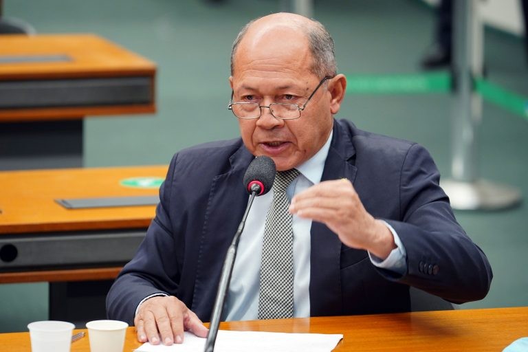 Coronel Chrisóstomo definiu ainda uma série de infrações penais e administrativas - (Foto: Pablo Valadares/Câmara dos Deputados)