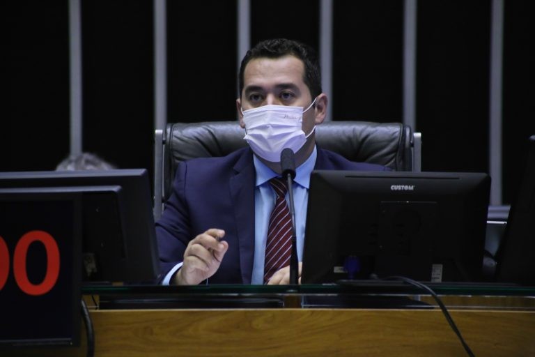 Ricardo Silva pediu a homenagem enquanto presidia a sessão - (Foto: Edvaldo Rikelme)