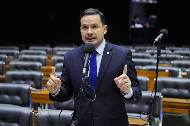 Proposta de Alberto Neto prevê restituição de gastos com ações emergenciais - (Foto: Pablo Valadares/Câmara dos Deputados)