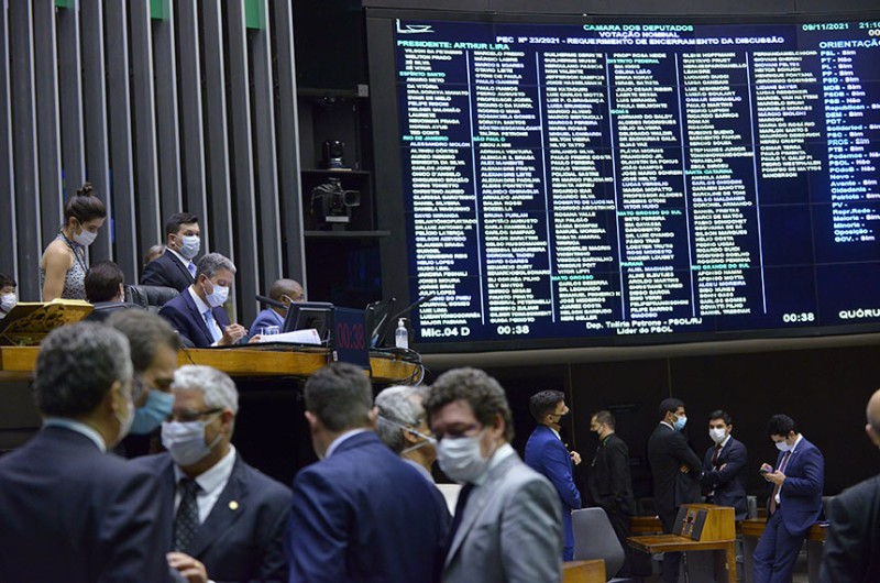 Deputados aprovaram nesta terça a proposta que limita despesa do governo com precatórios - Zeca Ribeiro/Câmara dos Deputados