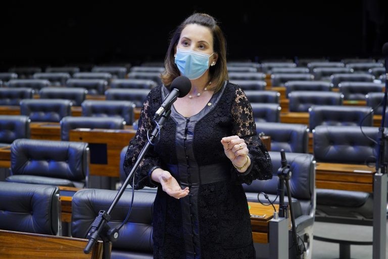 Colegiado aprovou texto apresentado por Jaqueline Cassol - (Foto: Pablo Valadares/Câmara dos Deputados)