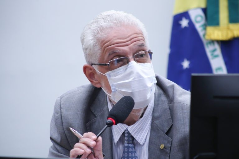 Jorge Solla: cirurgias têm sido oferecidas basicamente nos hospitais universitários - (Foto: Edvaldo Rikelme/Câmara dos Deputados)