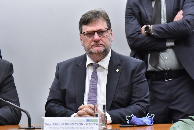 Paulo Bengtson: proposta poderá ampliar as redes de saneamento - (Foto: Reila Maria/Câmara dos Deputados)