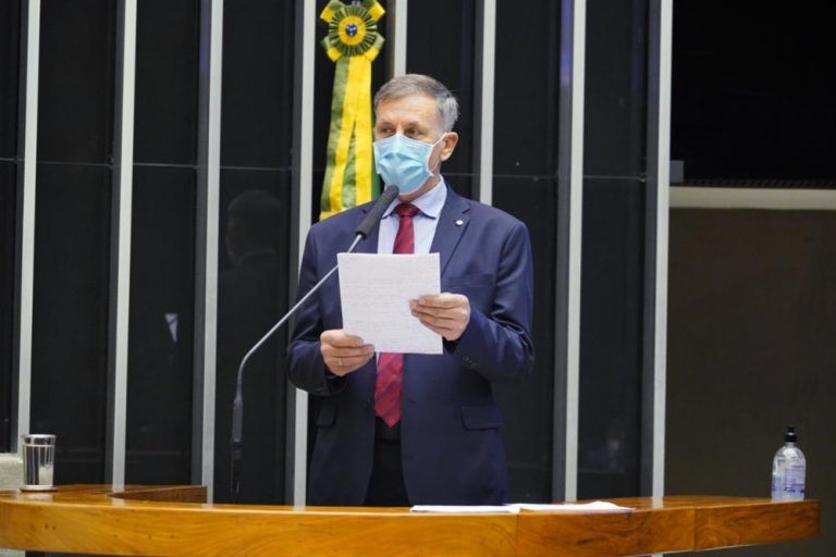 Luizão Goulart: saneamento básico nessas comunidades é uma ação de saúde - (Foto: Pablo Valadares/Câmara dos Deputados)