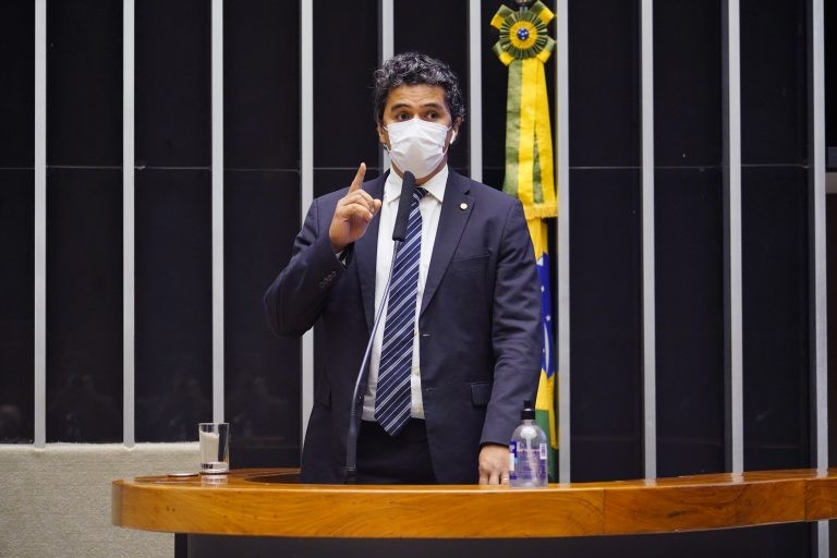 Garcia: é preciso diferenciar os custos envolvidos na organização dos eventos - (Foto: Pablo Valadares/Câmara dos Deputados)