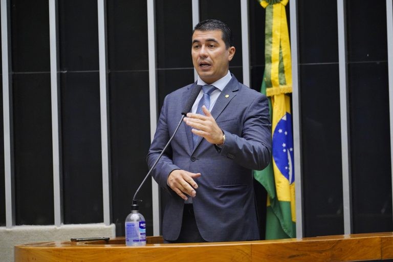 Luis Miranda recomendou a aprovação da proposta - (Foto: Pablo Valadares/Câmara dos Deputados)