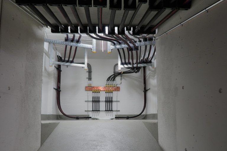 Essas substâncias são usadas como fluidos em capacitores, por exemplo - (Foto: Kecko)