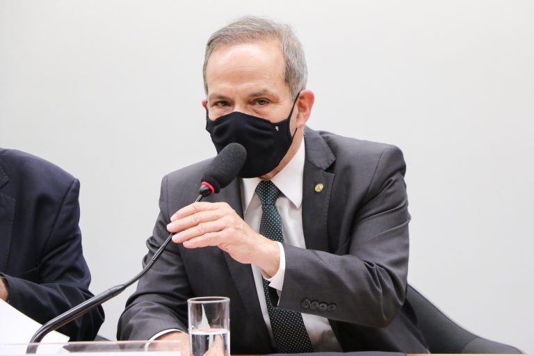 Peternelli: a melhor resposta é uma política universal, o que já é feito pelo governo federal - (Foto: Wesley Amaral/Câmara dos Deputados)