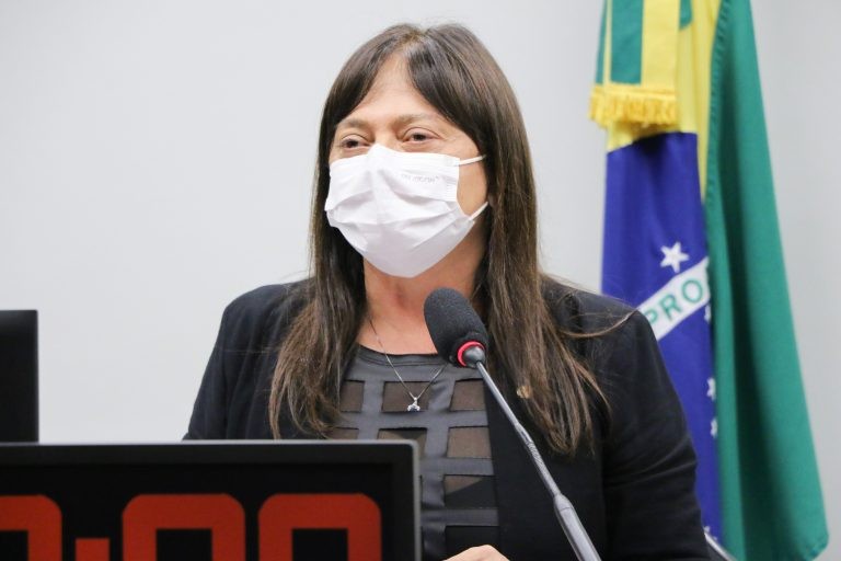 Alice Portugal ampliou o prazo para que escolas tenham bibliotecas aparelhadas - (Foto: Wesley Amaral/Câmara dos Deputados)